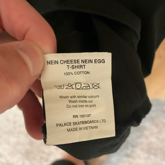 Palace vegan “nein cheese” tee XL - Picture 5 of 5